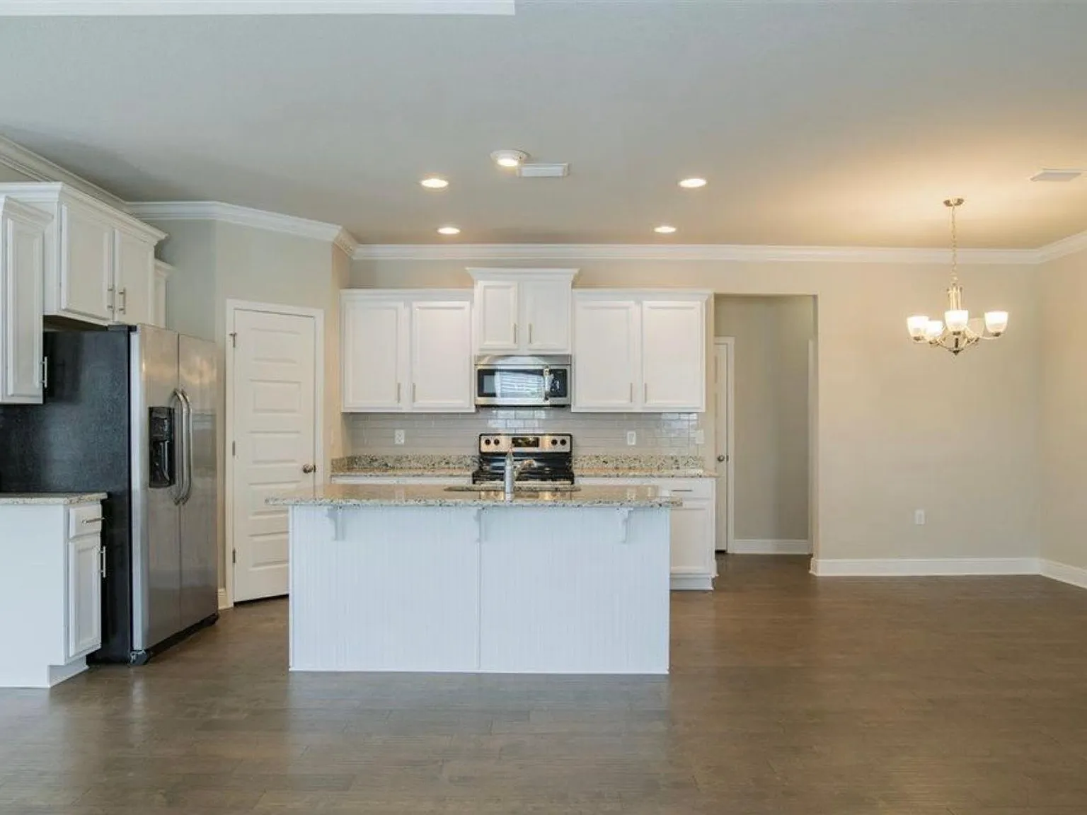 4 bed, 1948 sqft, $3,400 — Photo 2