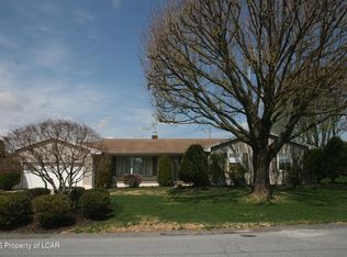 26 Westminster Dr, Dallas, PA 18612