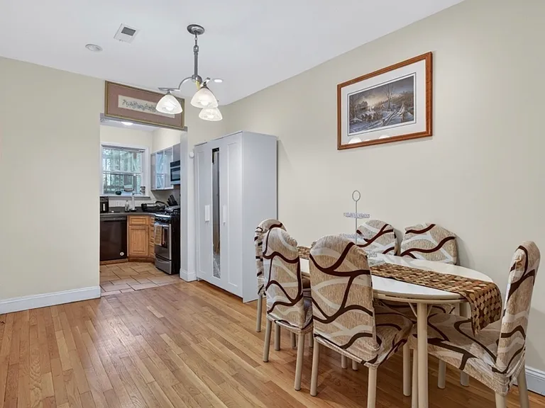 7 Chesterton St #1 — Photo 8