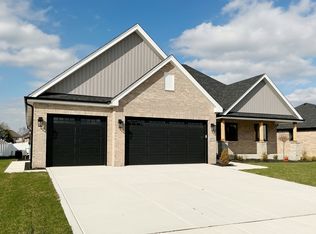 177 Trillium Dr, Dyer, IN 46311