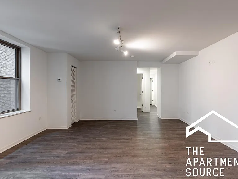 939 W Winona St #207 — Photo 5