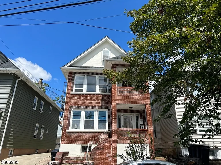 14 Bergen Ave — Photo 1
