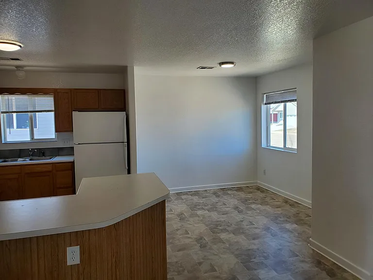 570 E Kipp Ave — Photo 4