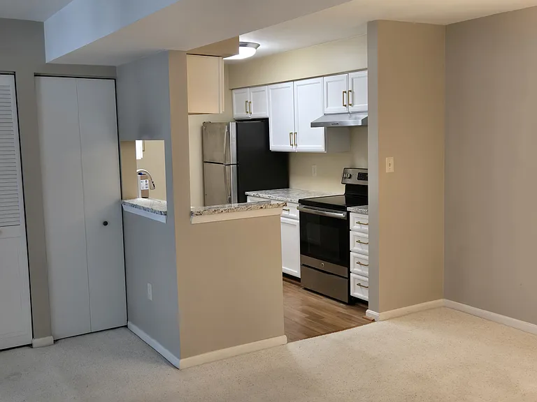 Carriage House Ter — Photo 3