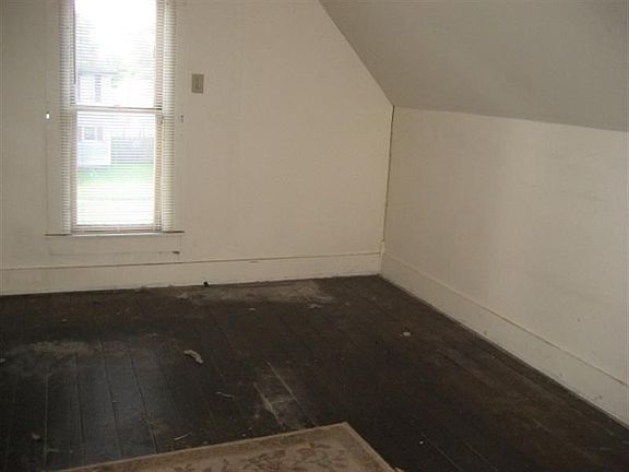 5th image of 701 W Gambier St
