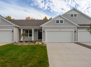 1546 Village Cir, Kalamazoo, MI 49009