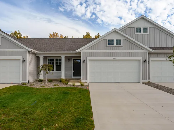 1546 Village Cir, Kalamazoo, MI 49009