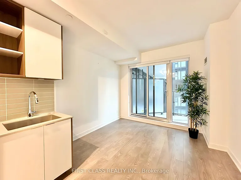 543 Richmond St W #820 — Photo 11