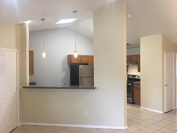 4th image of 4112 Carnation Ct