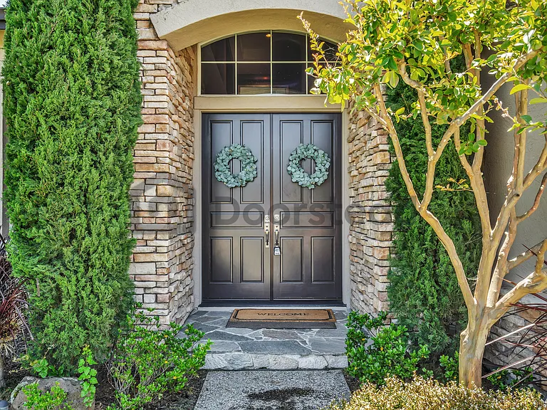 513 Winding Brook Ct — Photo 4