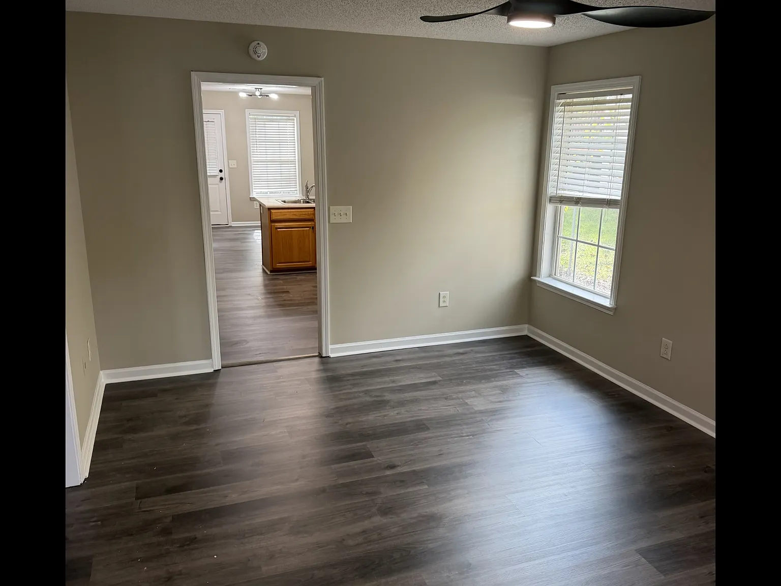 3 bed, 1080 sqft, $1,350 — Photo 2