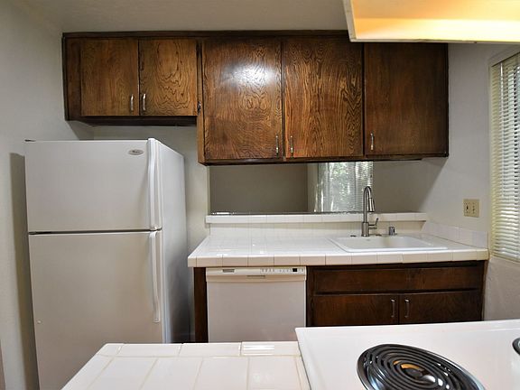 5th image of 515 18th St APT 4