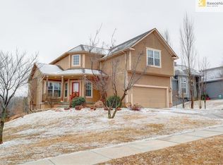 12135 Pine Valley Dr, Kansas City, KS 66109