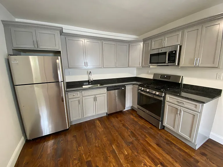 131 Bristol St #1 — Photo 2