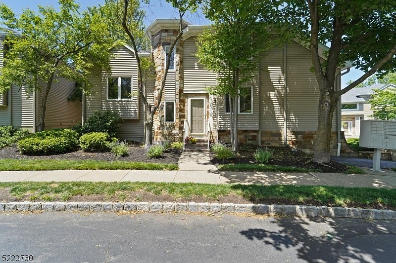 1st image of 131 Clarken