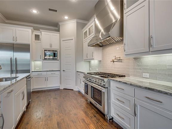 3rd image of 6204 Avalon Woods Dr