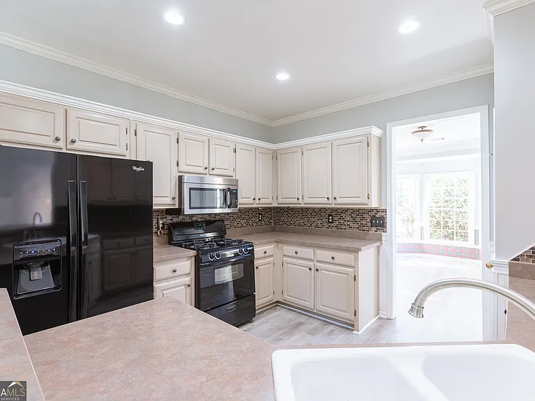 1748 Christiana Dr — Photo 11