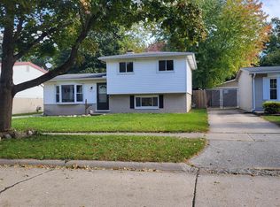 9439 Oak St, Taylor, MI 48180