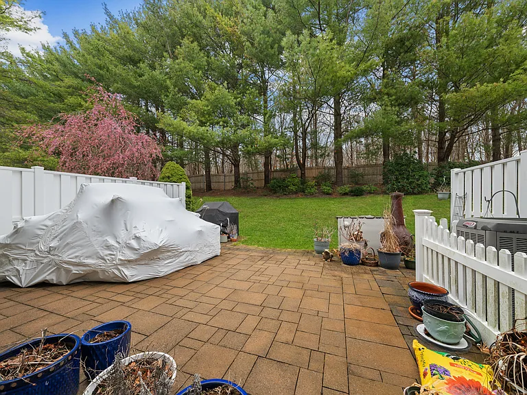 Colony Dr — Photo 31