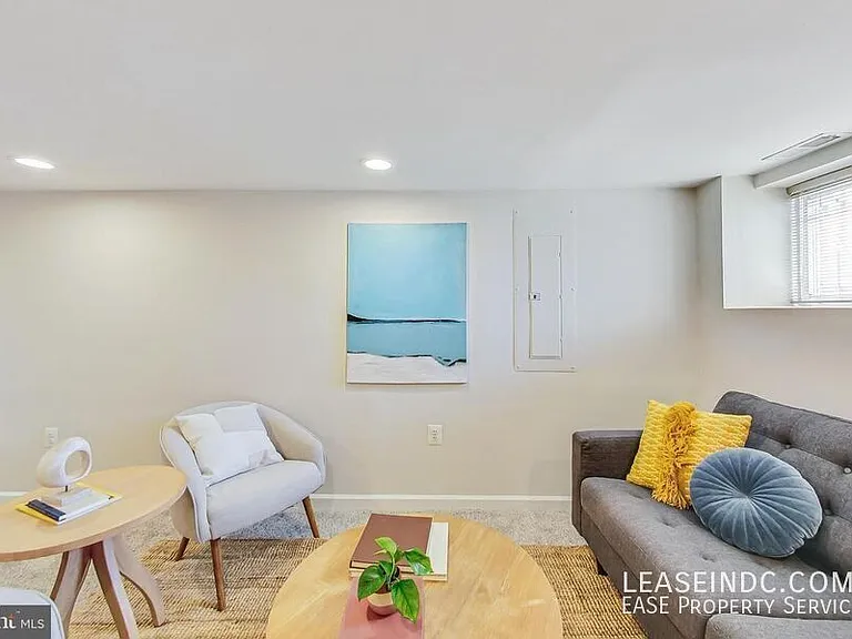 535 Gresham Pl NW — Photo 26