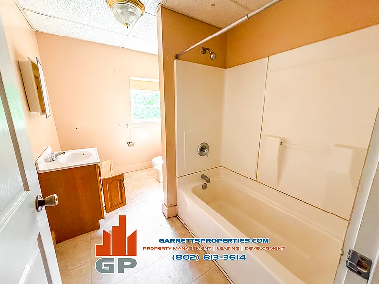 1658 Main St #5 — Photo 6