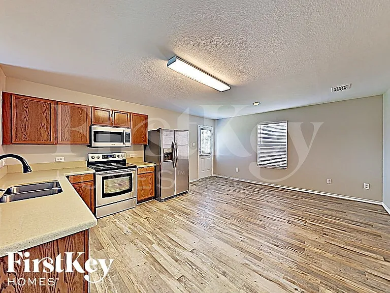 2801 Spencer Cir — Photo 6