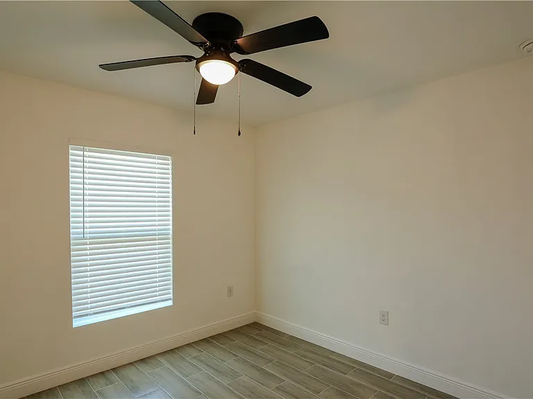 917 Graystone Ave — Photo 14