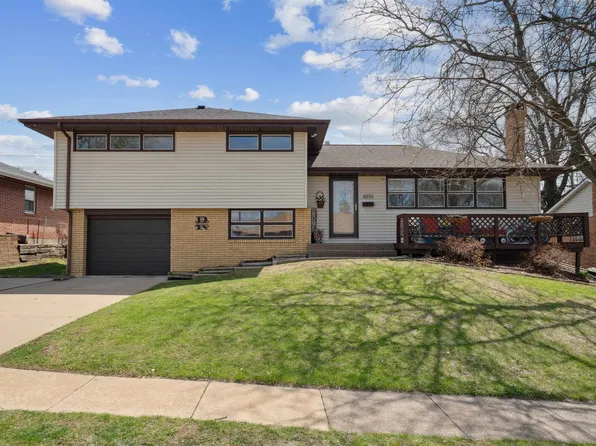 3070 Westmore Dr, Dubuque, IA 52001