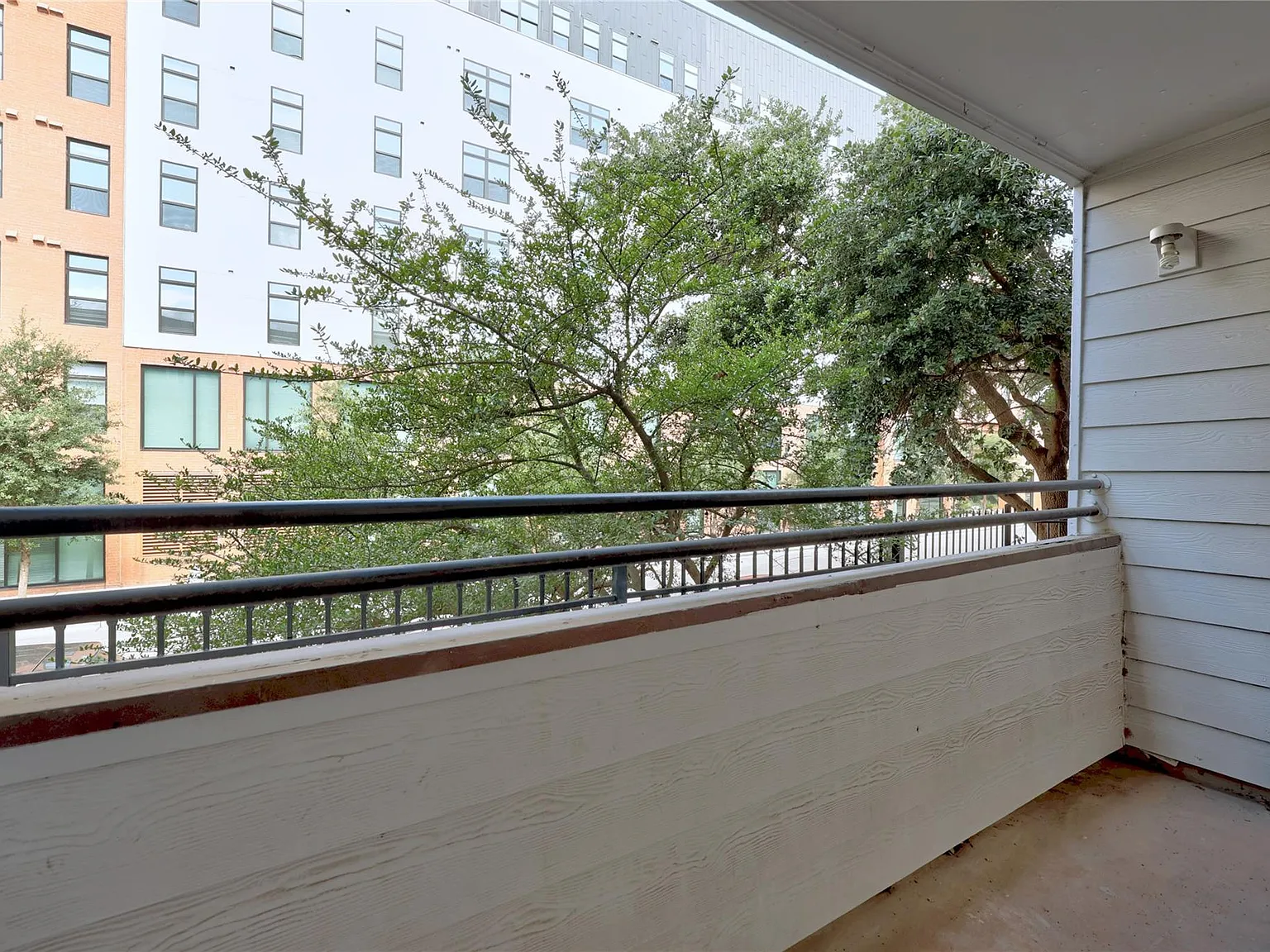 2 bed, 2.0 bath, 1040 sqft, $2,350 — Photo 3