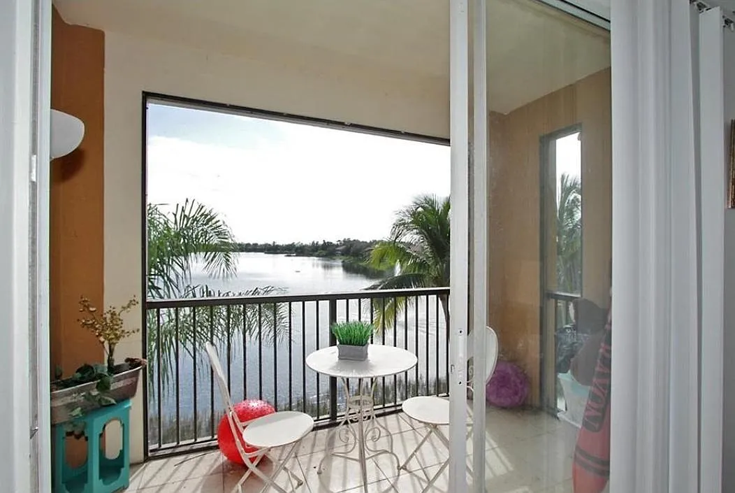2 bed, 1059 sqft, $2,000 — Photo 2