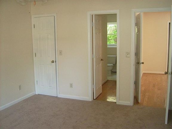4th image of 1428 Sisters Ct