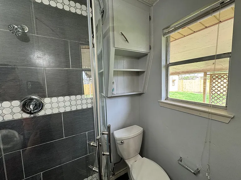 1402 Hammond Dr — Photo 23