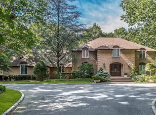 17 Palatine Ct, Oyster Bay Cove, NY 11791