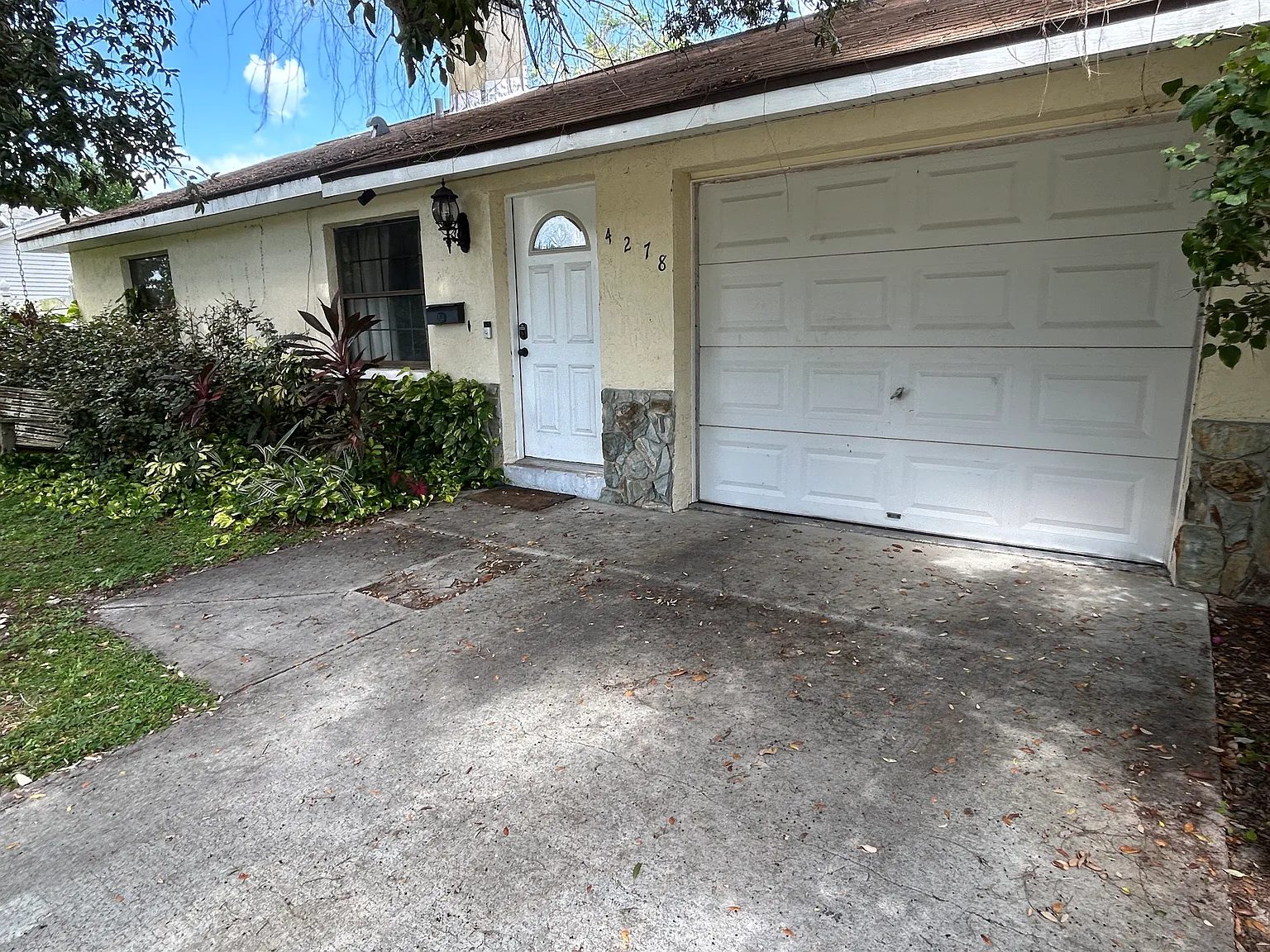 2 bed, 1100 sqft, $1,995 — Photo 2