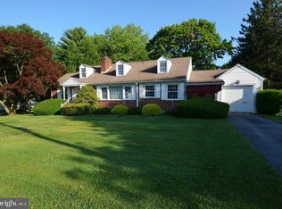573 E Jackson St, New Holland, PA 17557