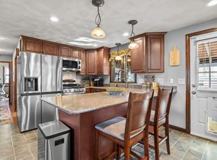 688 Old Warren Rd, Swansea, MA 02777