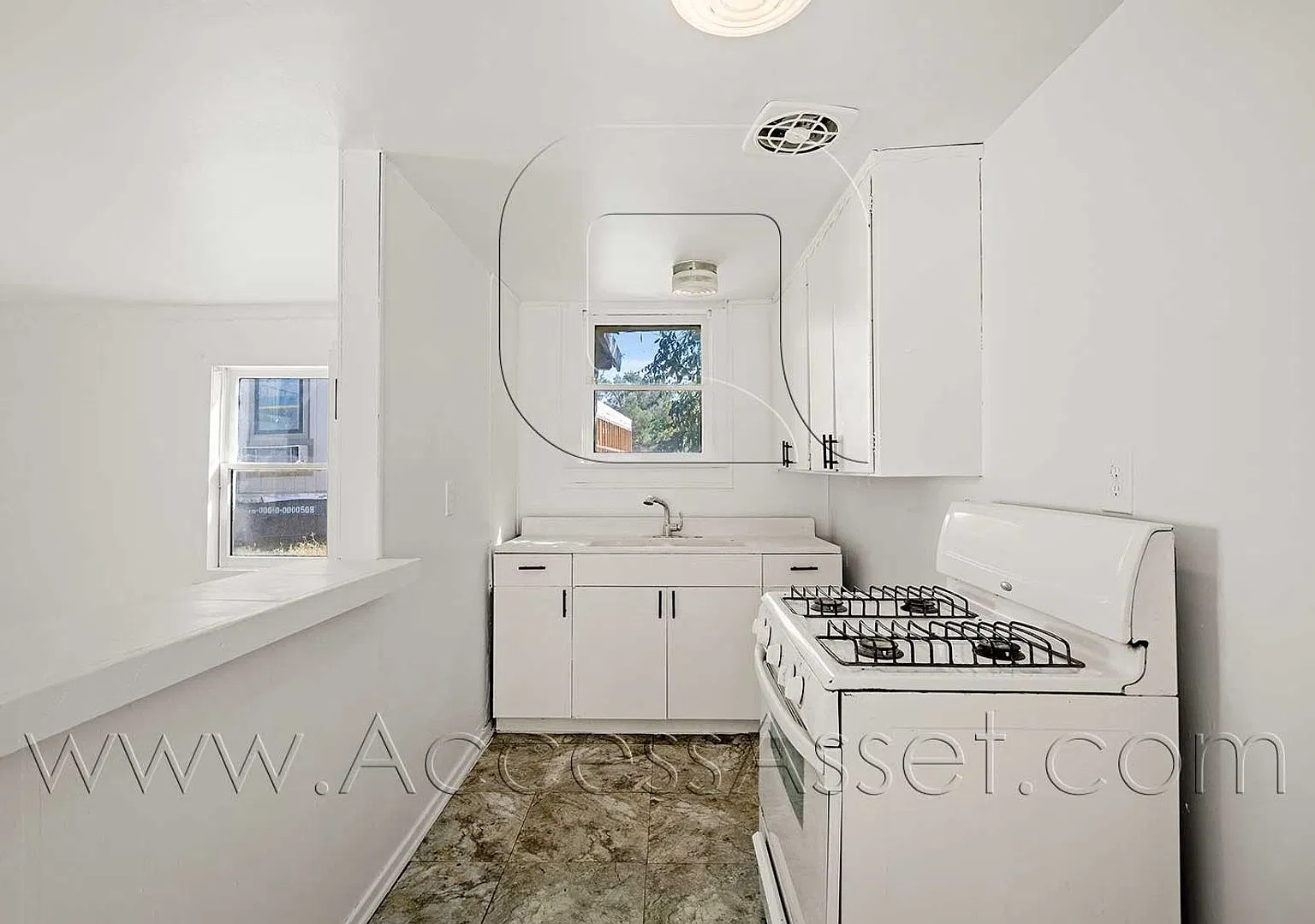 Cozy 1 Bed/1 Bath Home In Peaceful Barstow! — Photo 2