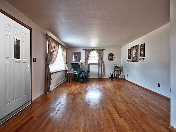 2nd image of 2320 Hawthorne Dr