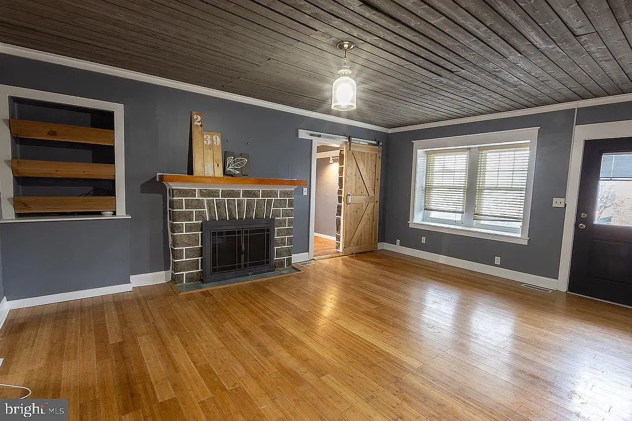 239 E Township Line Rd — Photo 2