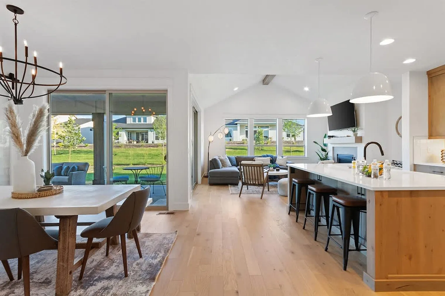 3 bed, 2.0 bath, $8,029 — Photo 4