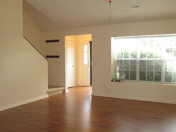3rd image of 722 Settlers Pond Way