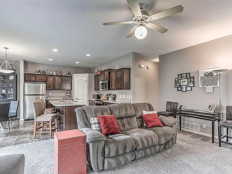 7033 S 183rd Ave — Photo 9