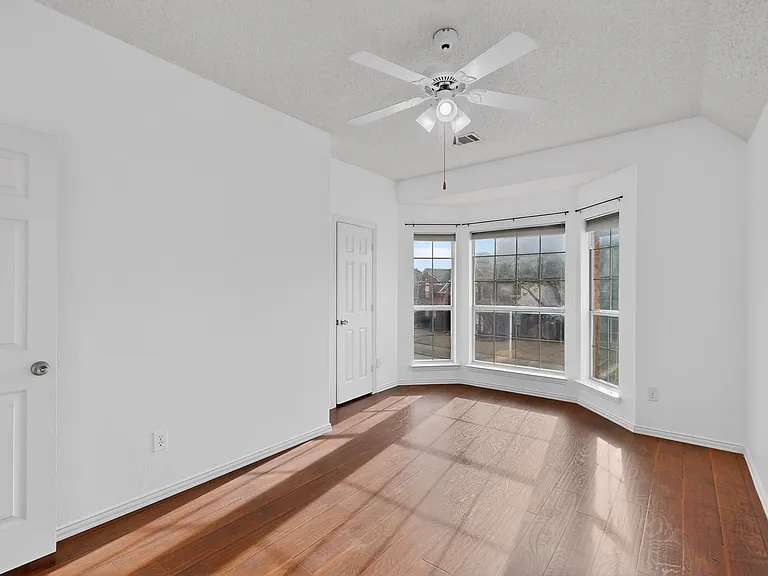 636 N Allen Rd — Photo 37