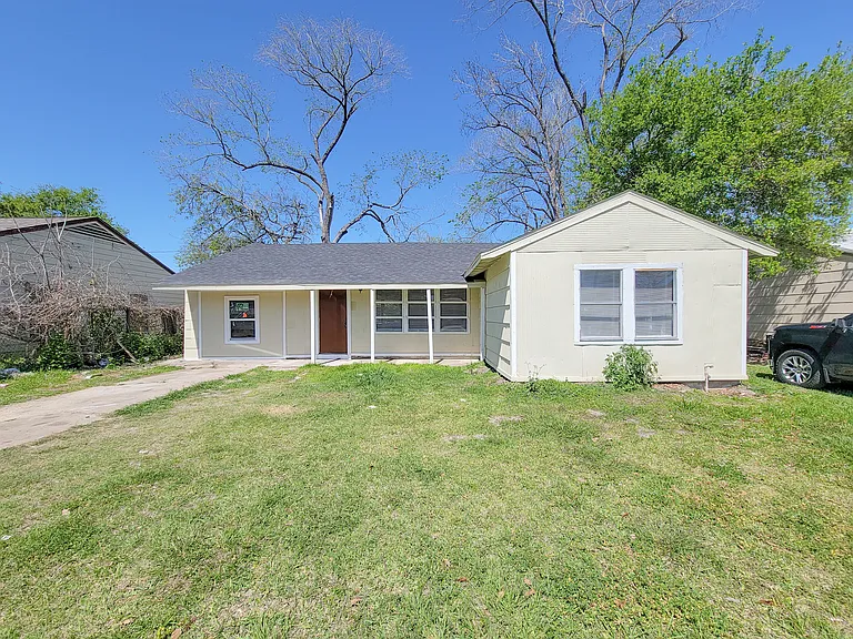 5815 Southseas St — Photo 2