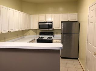 2111 Highcourt Ln APT 102, Herndon, VA 20170