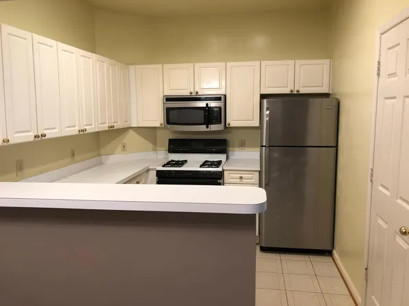 2111 Highcourt Ln APT 102, Herndon, VA 20170