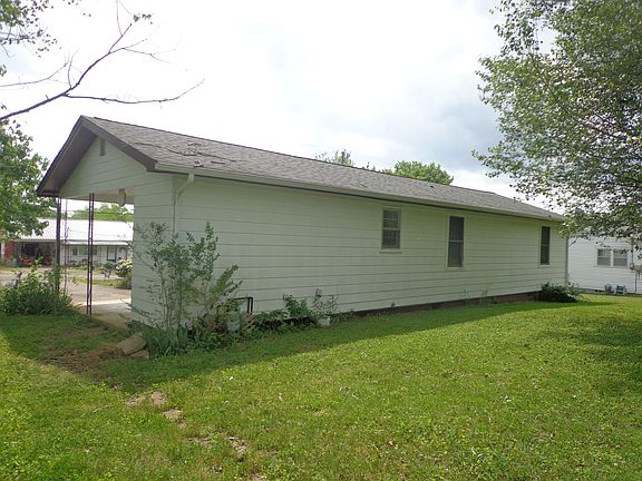 3rd image of 399 Greenwood Cir
