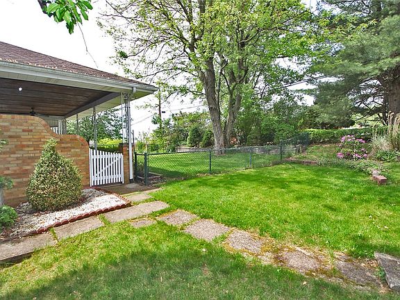 3rd image of 1902 Berkwood Dr