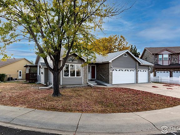 3rd image of 2963 Yew Dr