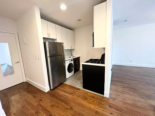 Rented by EastMount Realty LLC | media 3